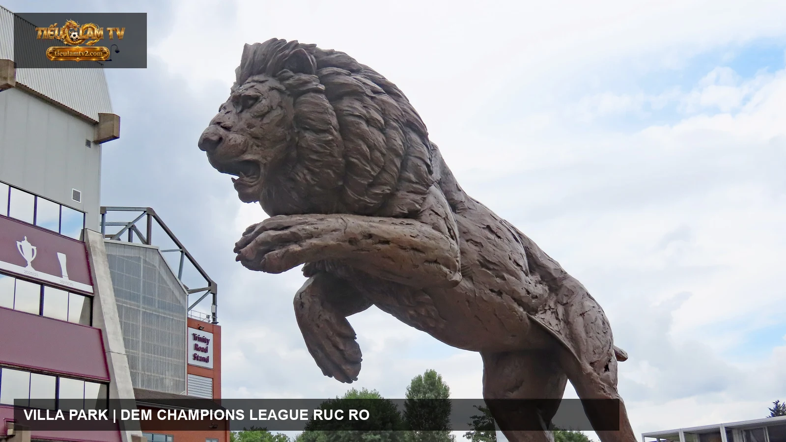 Tượng sư tử kỷ niệm 150 năm Aston Villa tại Villa Park