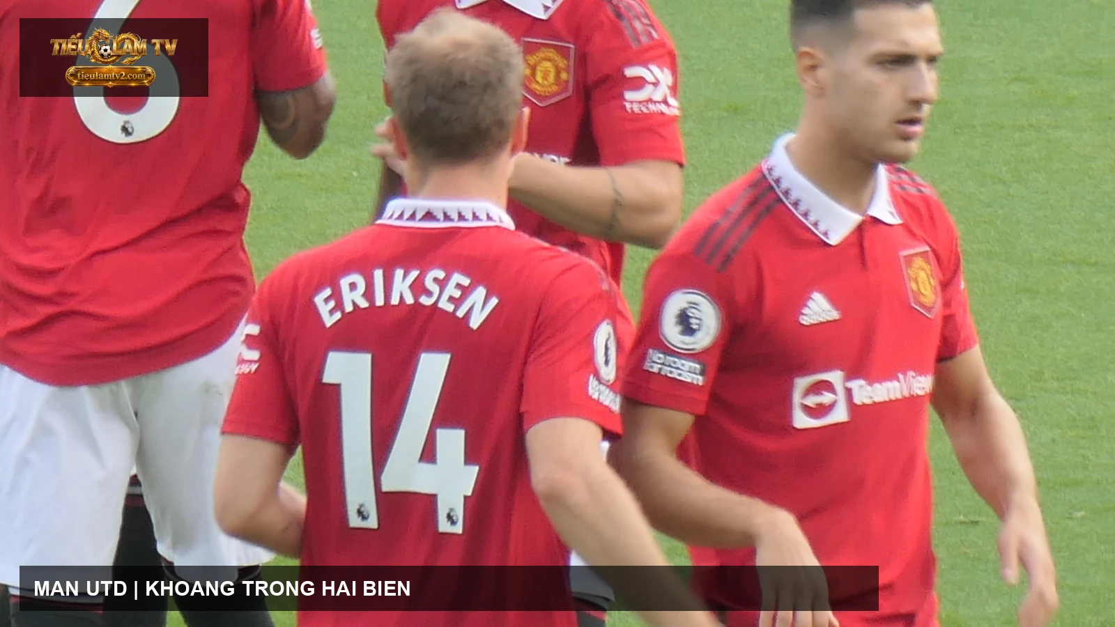 Cầu thủ Manchester United trên sân Old Trafford