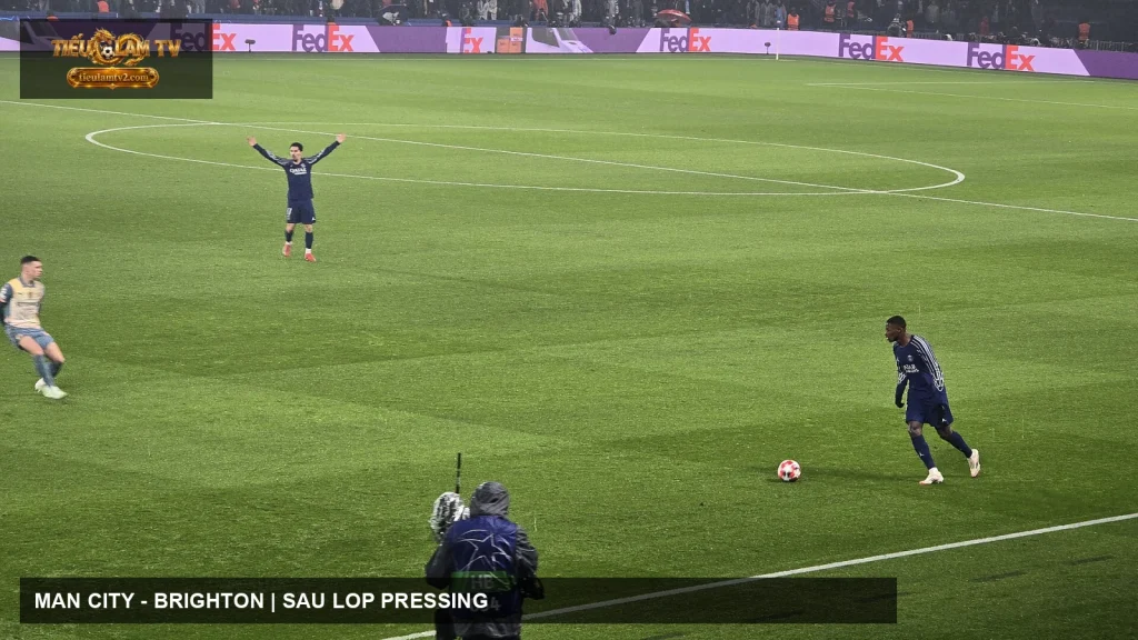 Manchester City trong một pha tranh chấp