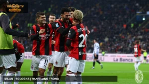 Cầu thủ AC Milan tổ chức tấn công tại Serie A