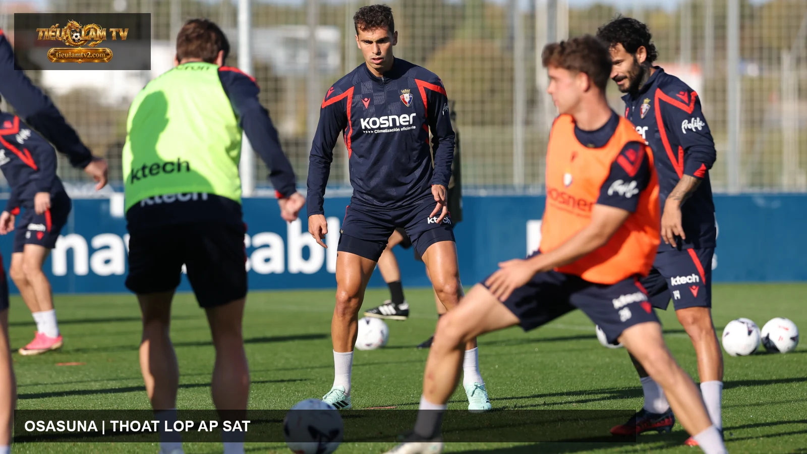 Osasuna tập luyện trước trận Sevilla
