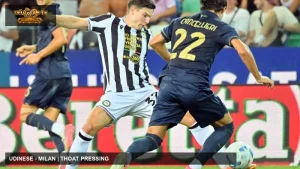 Udinese tranh chấp trong ảnh trận đấu